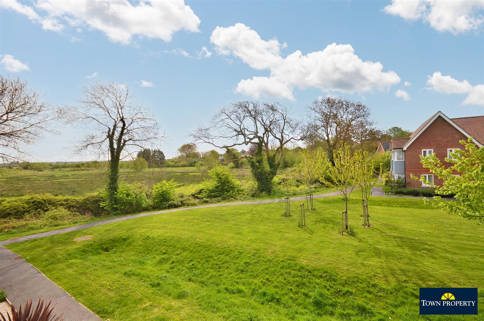 Property Details for Weavers Close Eastbourne East Sussex BN21 2BH